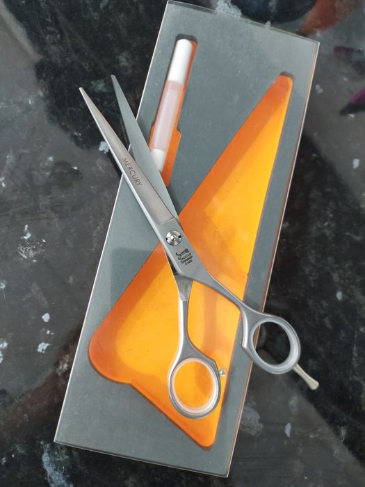 Продам ножницы для парикмахера