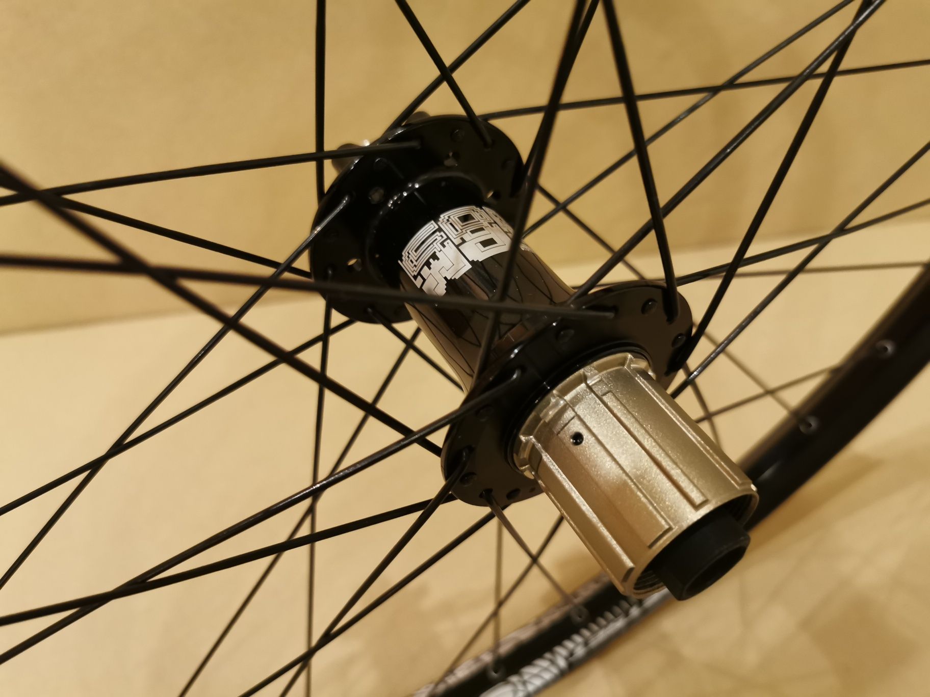 Нови капли 27.5 Tubeless за DH / Downhill - Jetset , SixPack , DT Swis