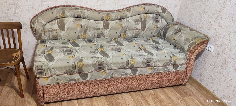 Диван, небольшой