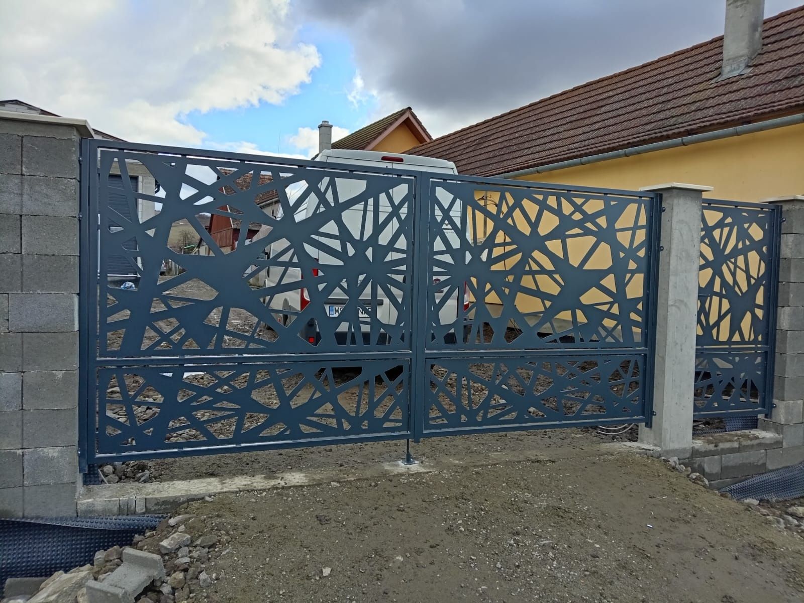 Confectii metalice porti garduri balustrade vopsitorie electrostatica