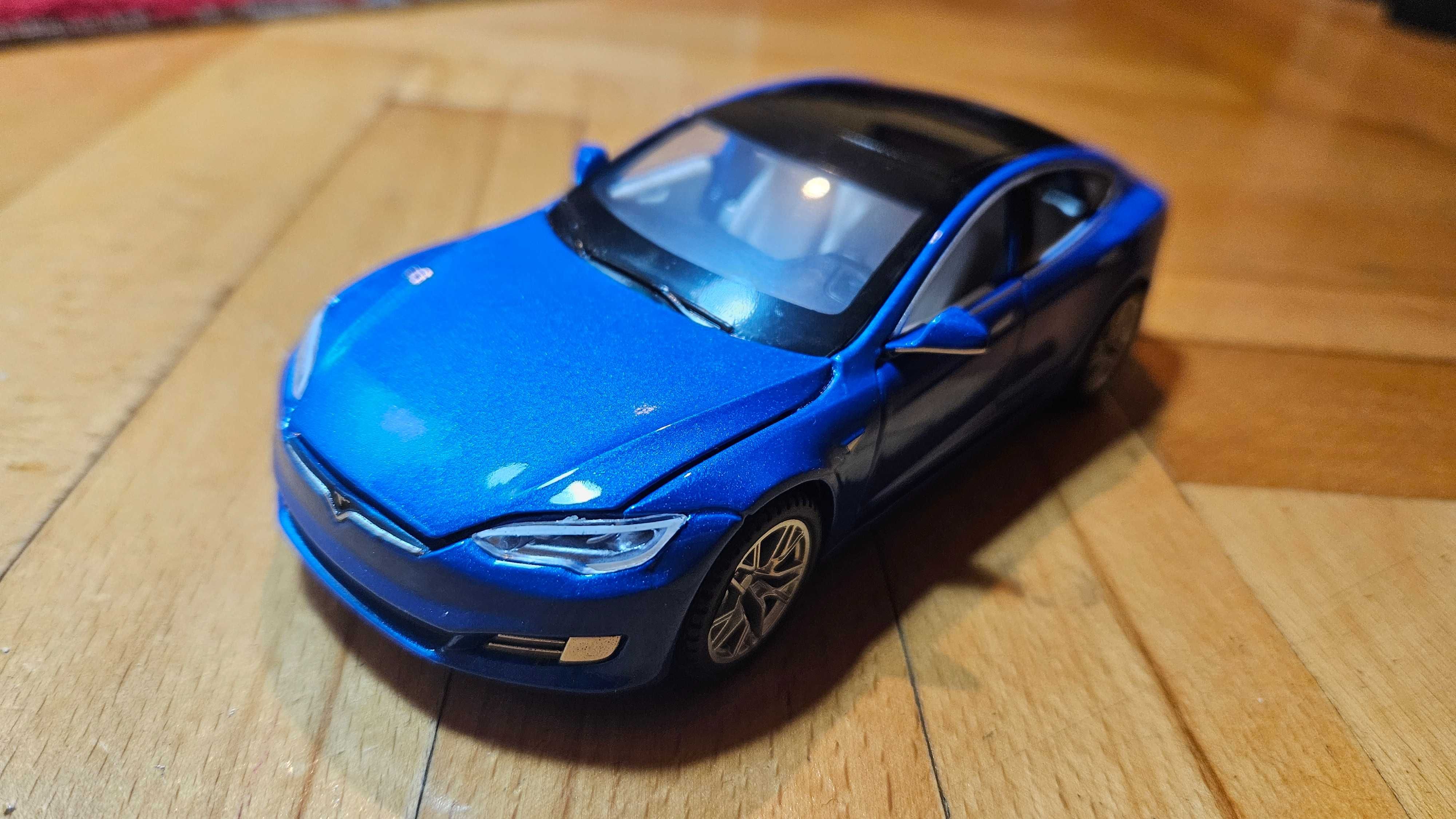 Macheta Tesla Model S 1/32