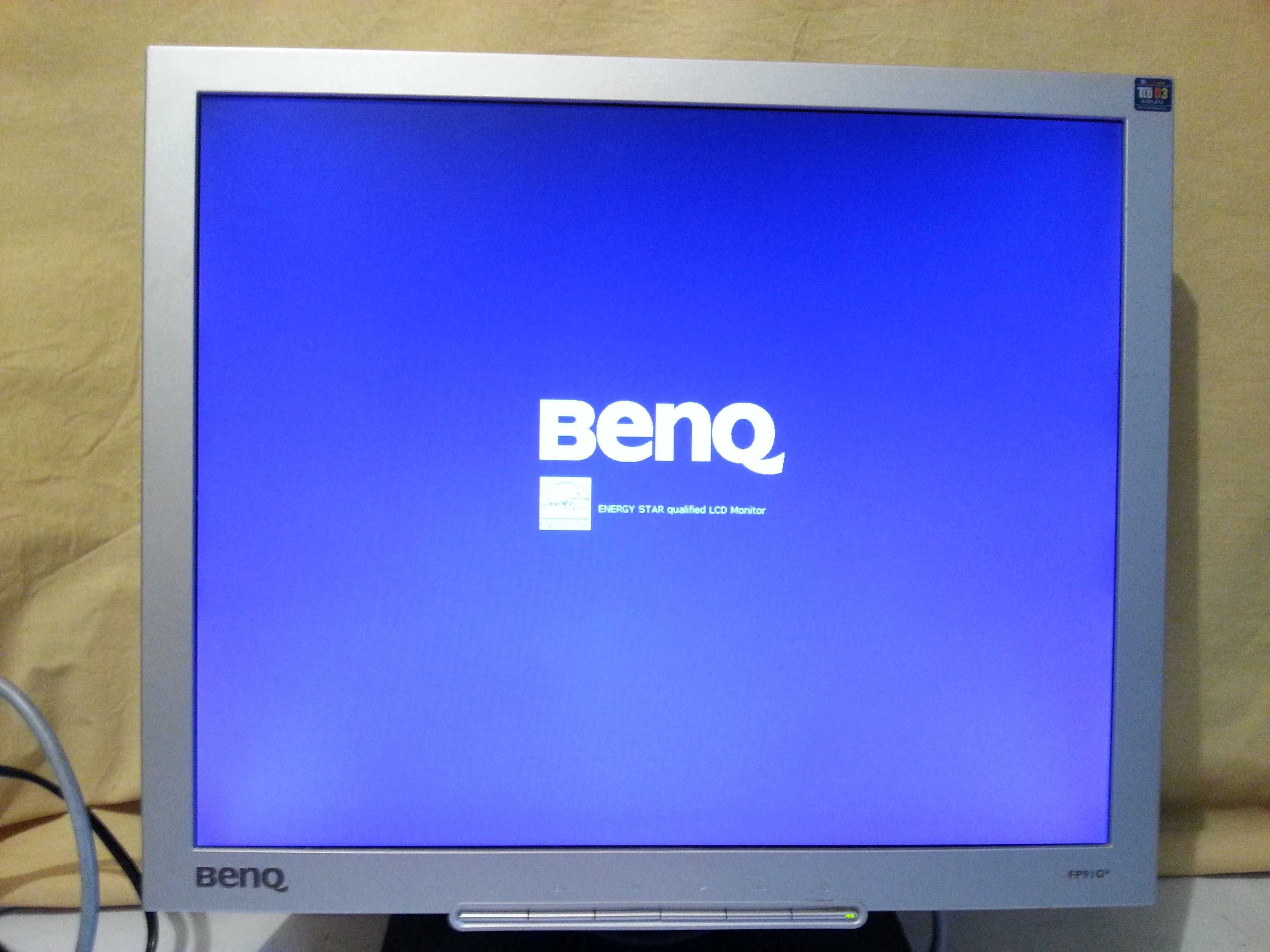 Монитор 19 инча-BenQ Q9T4 - LCD.