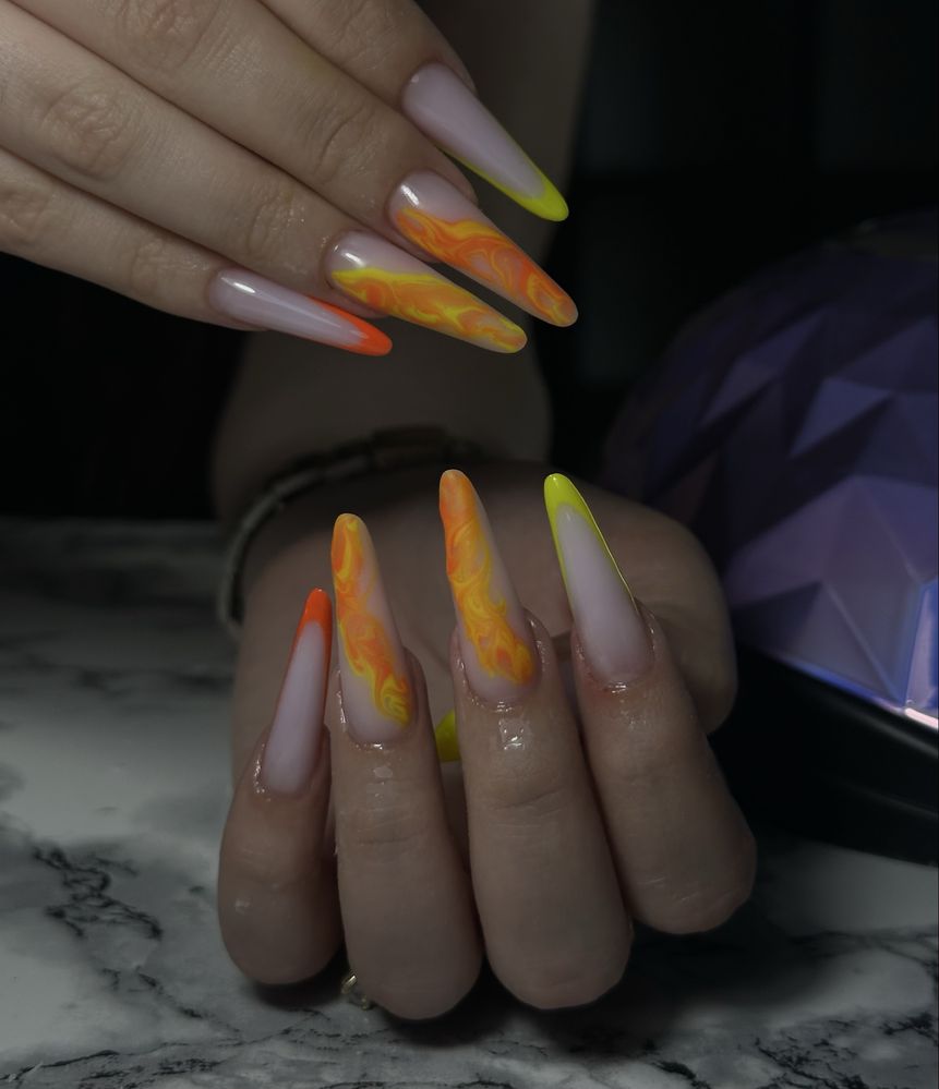 (PRET MIC)Unghii cu gel , semi apex , pedichiura