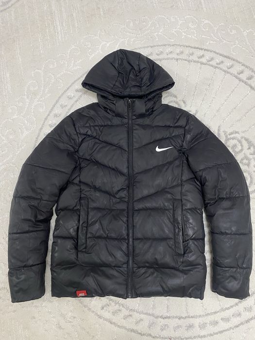 Продам зимний пуховик Nike