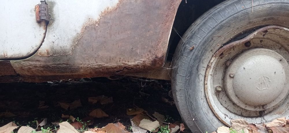 Zaz 965 на части.