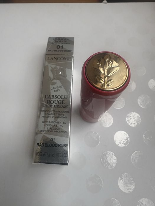 Чврвило LANCOME, цвят 01 bad blood ruby