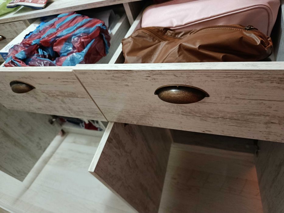 Продавам скрин.Чисто нов