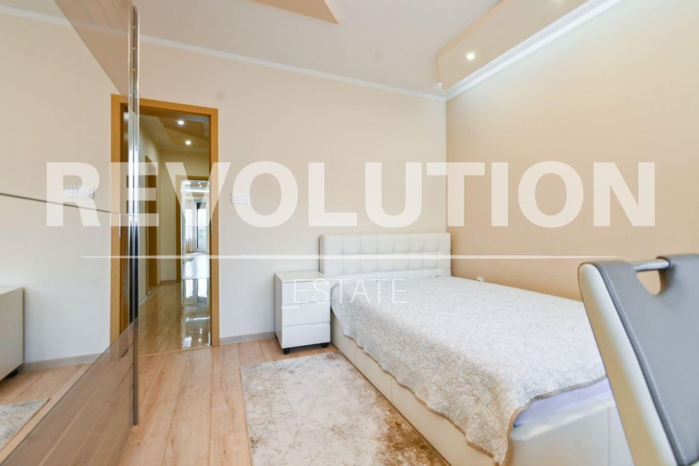 Тристаен апартамент в ж.к. Хиподрума.