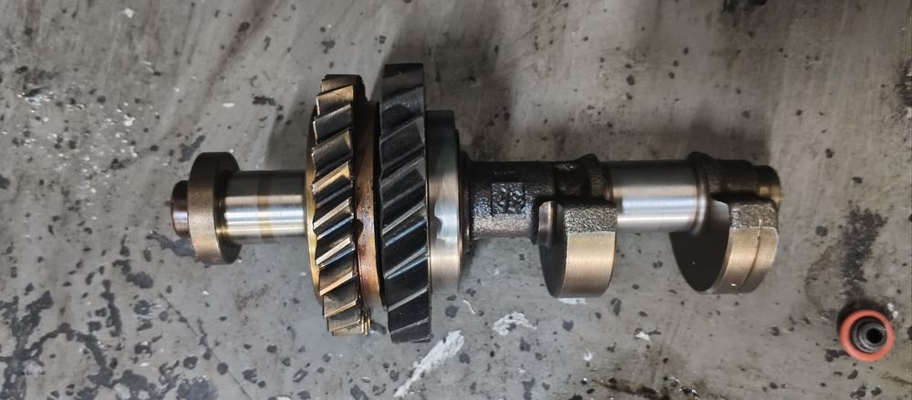 Балансир вал 2.4 камри