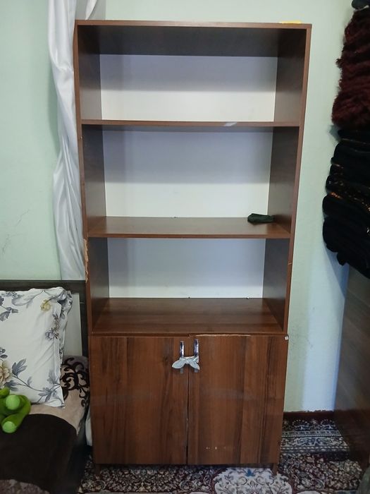 Kitobla uchun shkaf