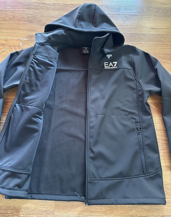 Мъжко,черно НЕПРОМОКАЕМО яке Armani с топла подплата