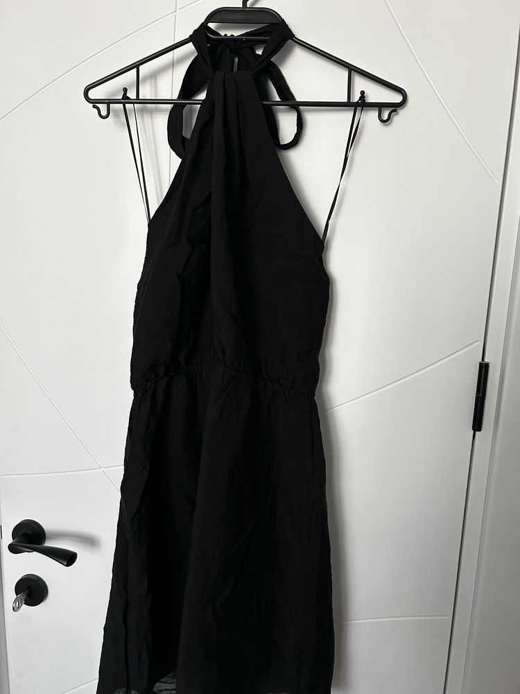 Черна рокл с гол гръб H&M