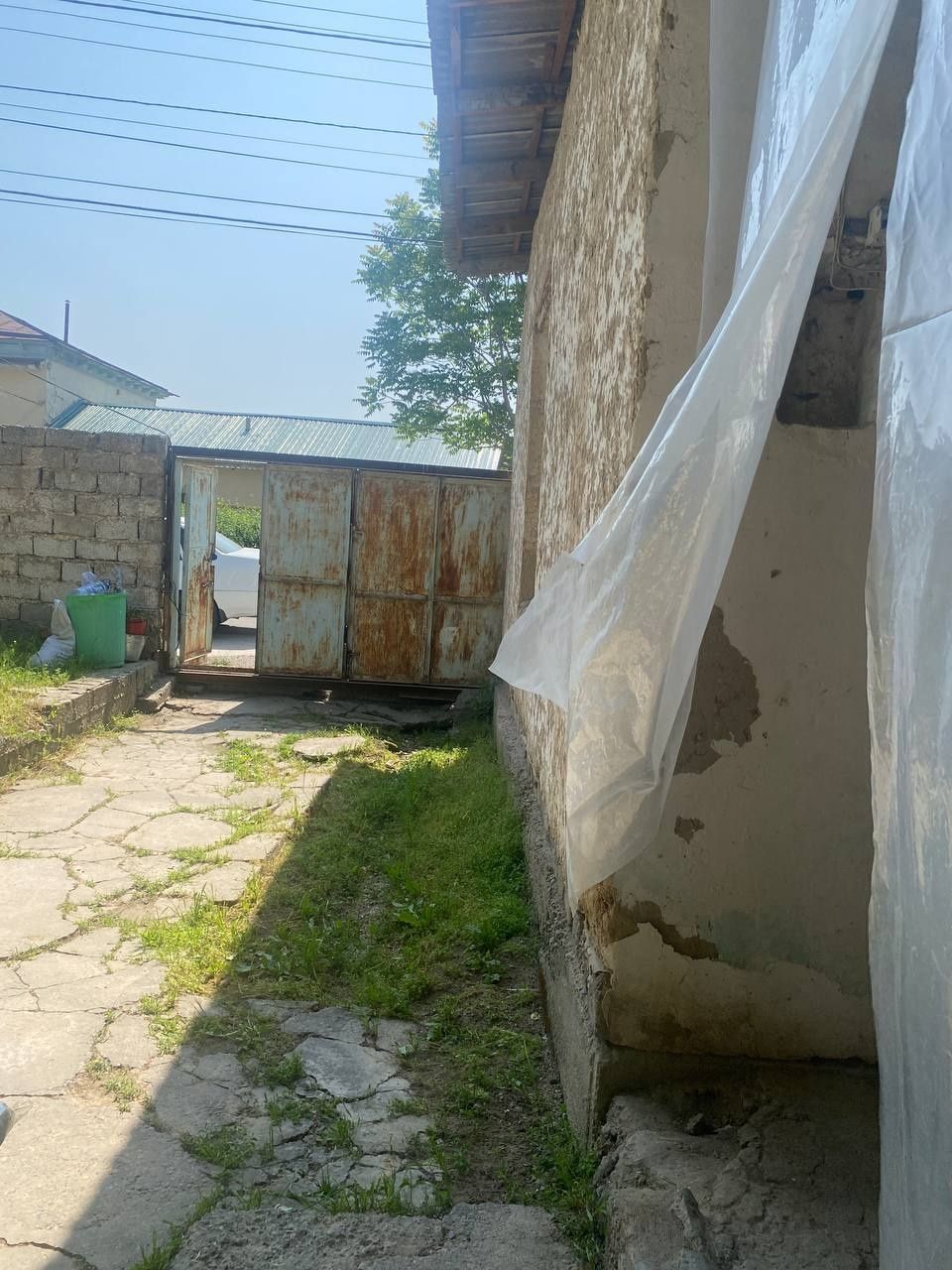 Uy sotiladi 2.6 sotix sergeli tuman qo'shqo'rgon mahalla