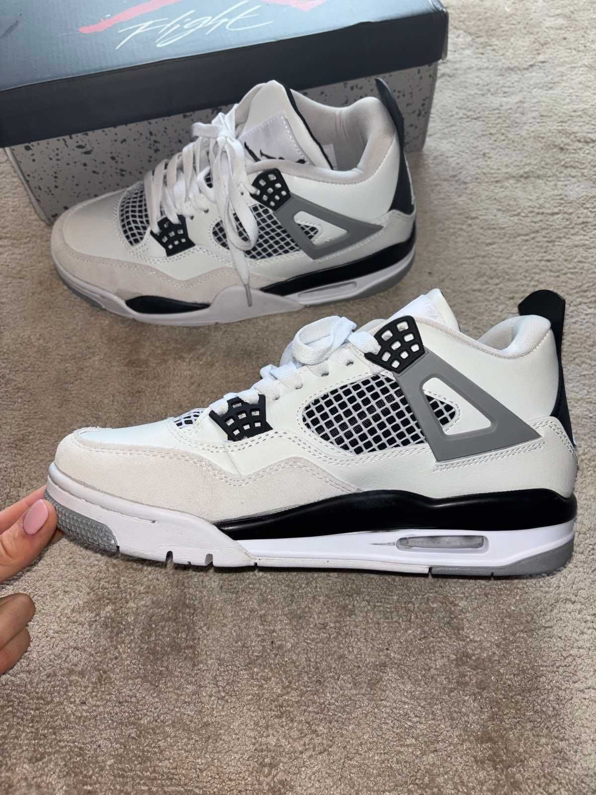 Спортни кецове NIKE/(Jordan 4 Мilitary Black/