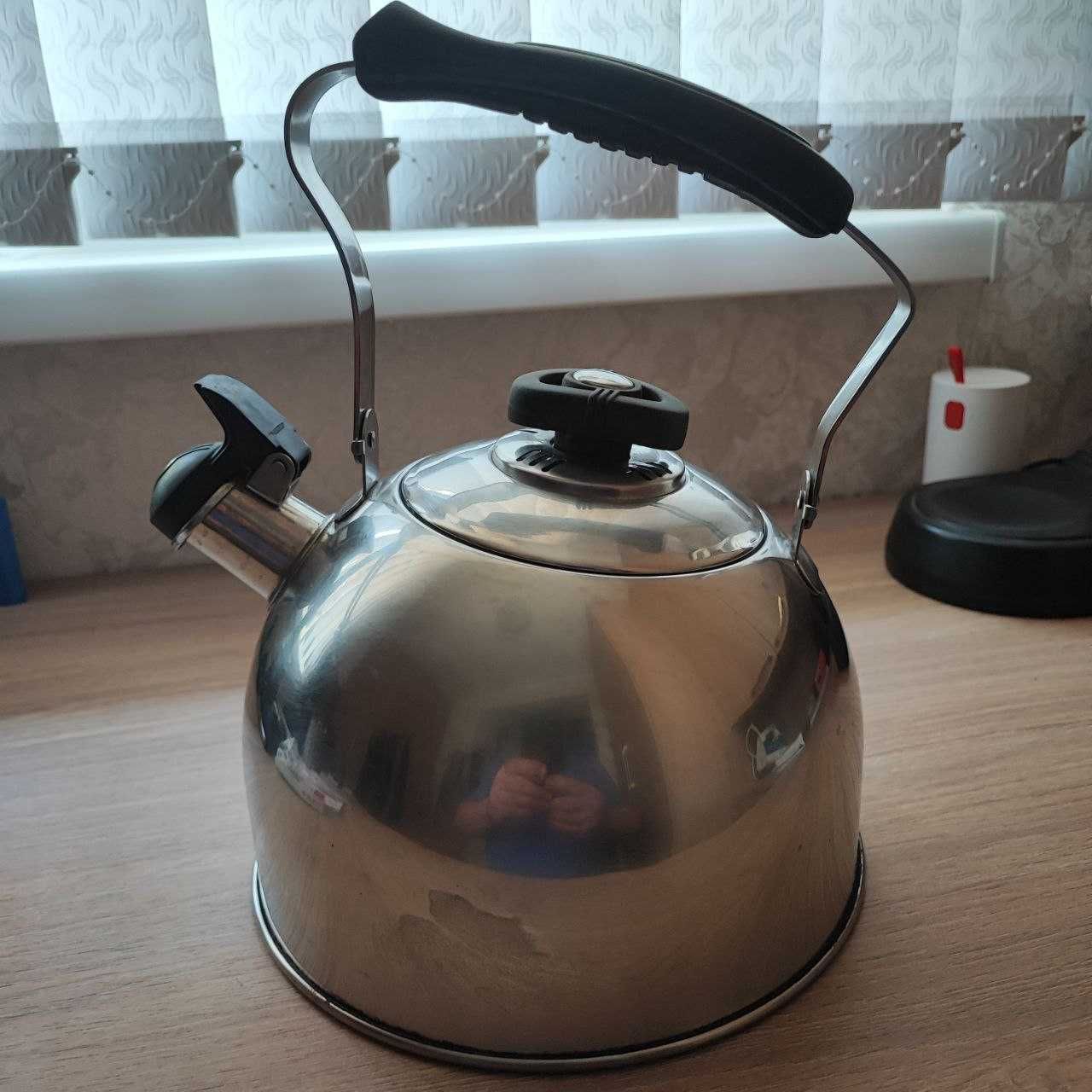Продам чайник 2л, чайник 3л , бидон алюминиевый 8 л.