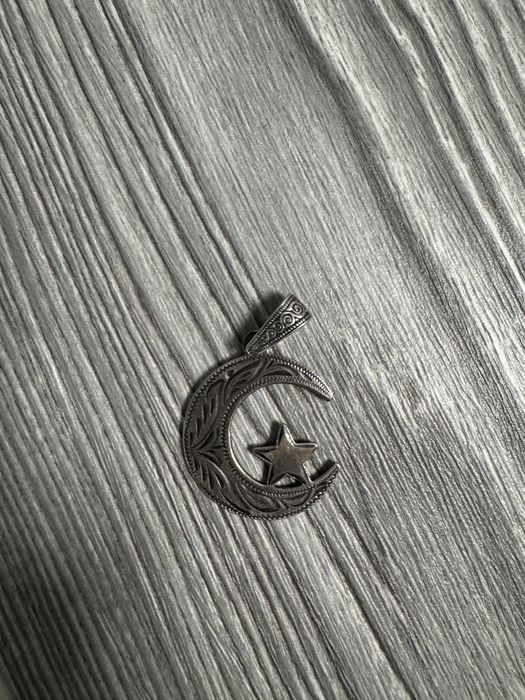 Продам кулон серебрянный