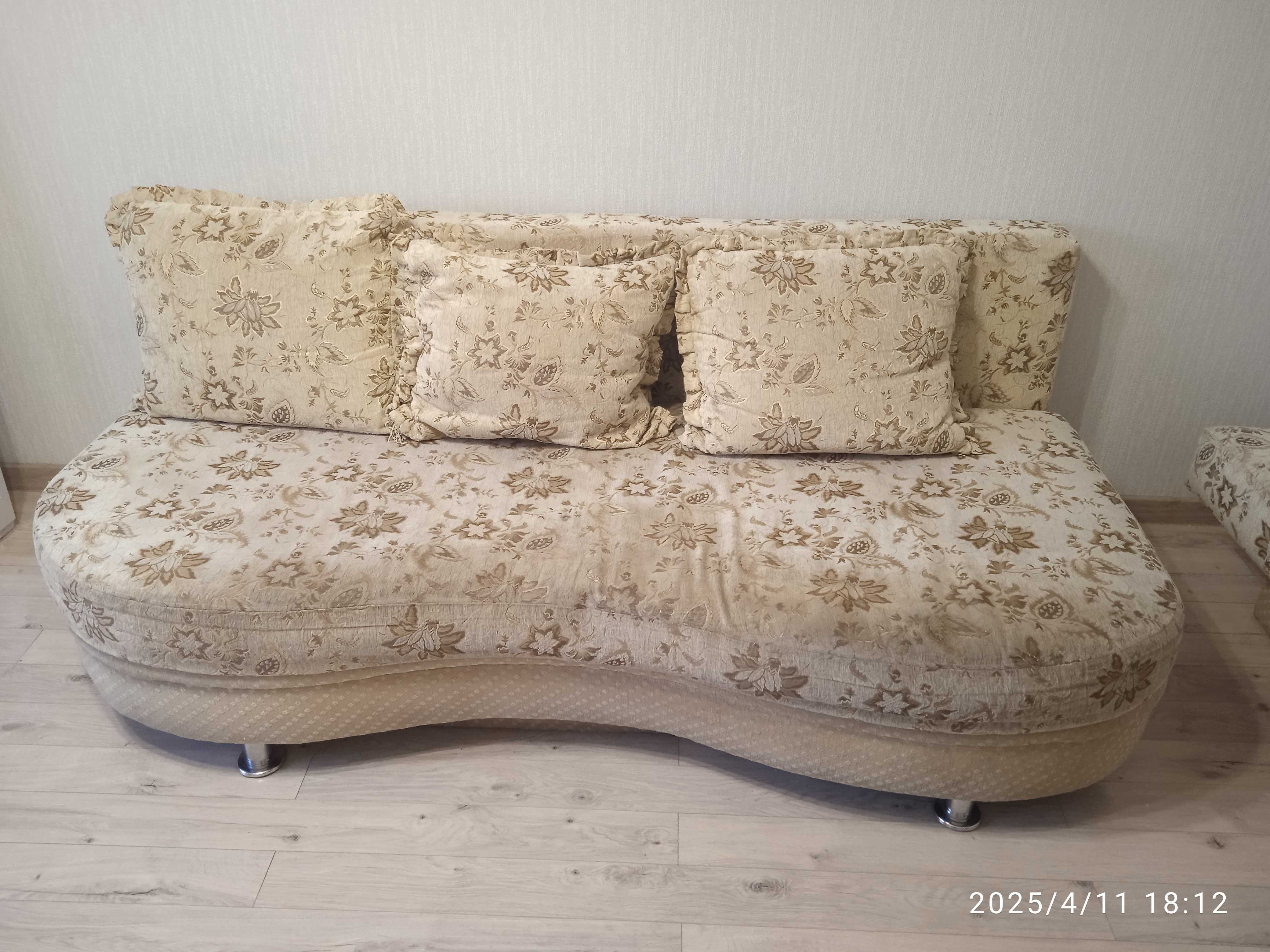 Продам два дивана