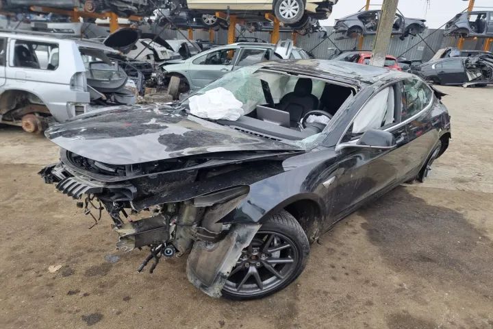 panou comanda clima ceasuri de bord maneta semanlizare stergatoare bloc de lumini Tesla model 3 LR dual motor, 4x4, 441cp, capacitate acumulator 80.5kwh  dezmembrez