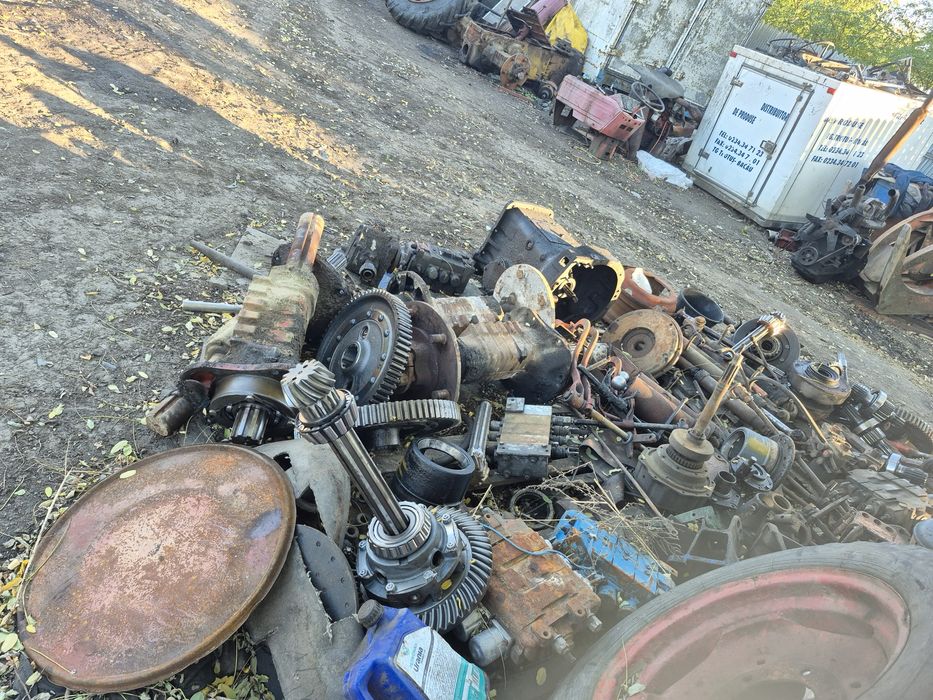 Vând piese tractor u 650