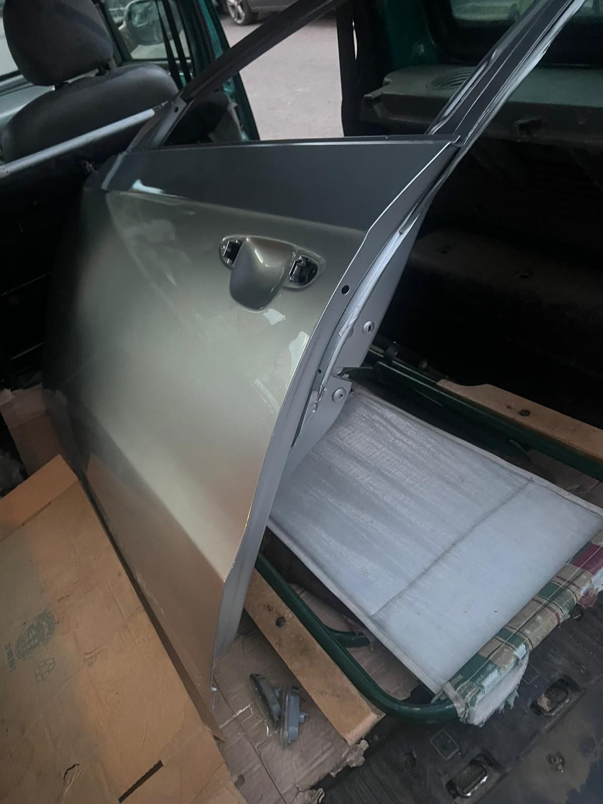Usa stanga fata vw Passat B7 gri metalizat