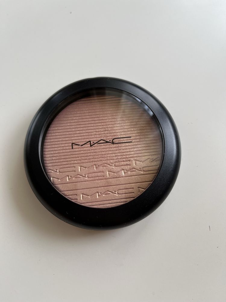 Хайлайтър на MAC