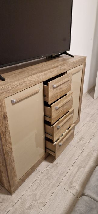 Comoda pentru televizor cu sertare