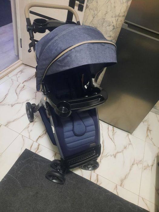 Продаётся фирменный  коляска monebebe