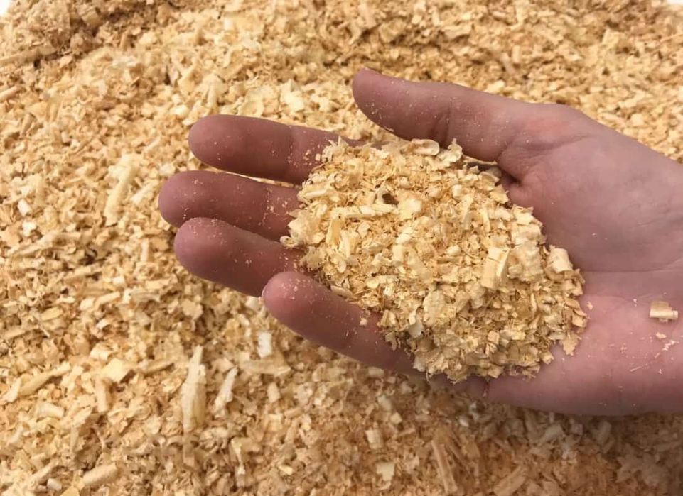 Опилки в мешках по городу