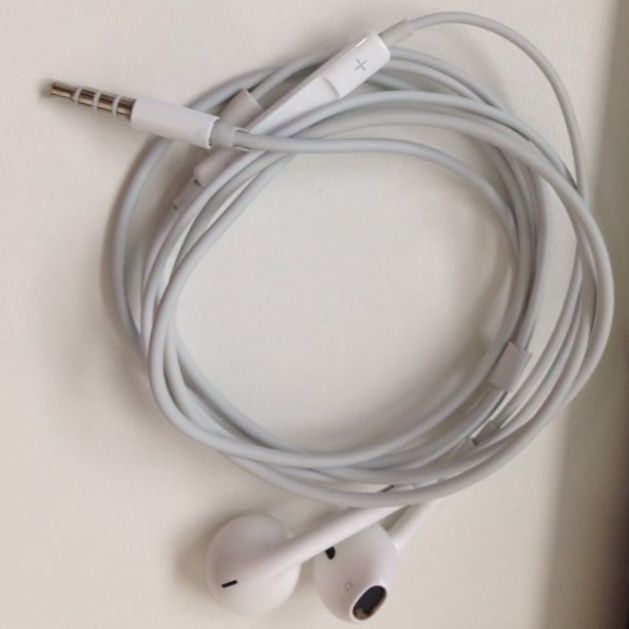 проводные наушники