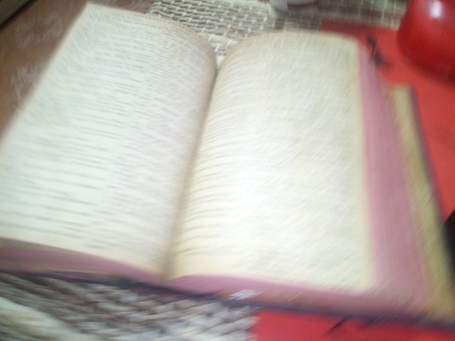 Vând schimb biblie 1940