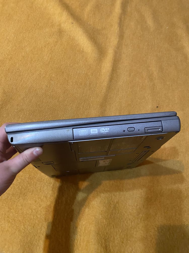 Dell Latitude D600