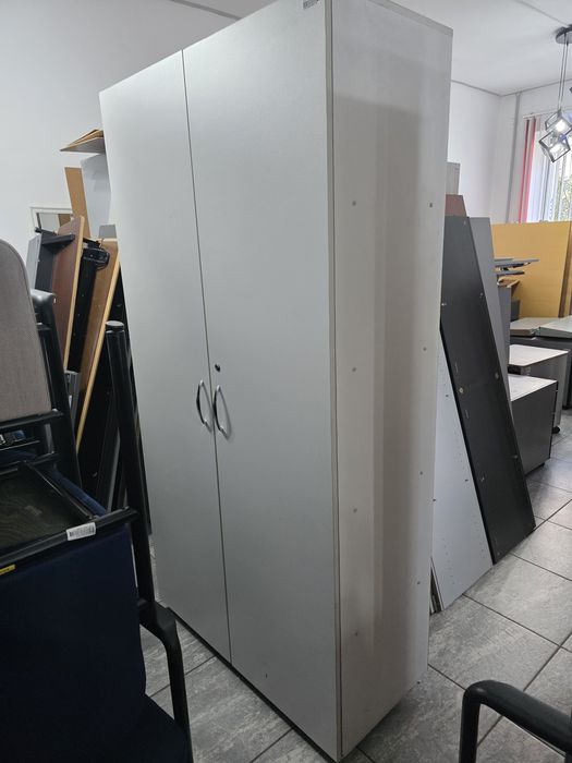 Продам серые деревянные шкафы в идеальном состоянии