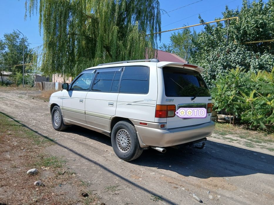 Атомобиль Мазда  МПВ