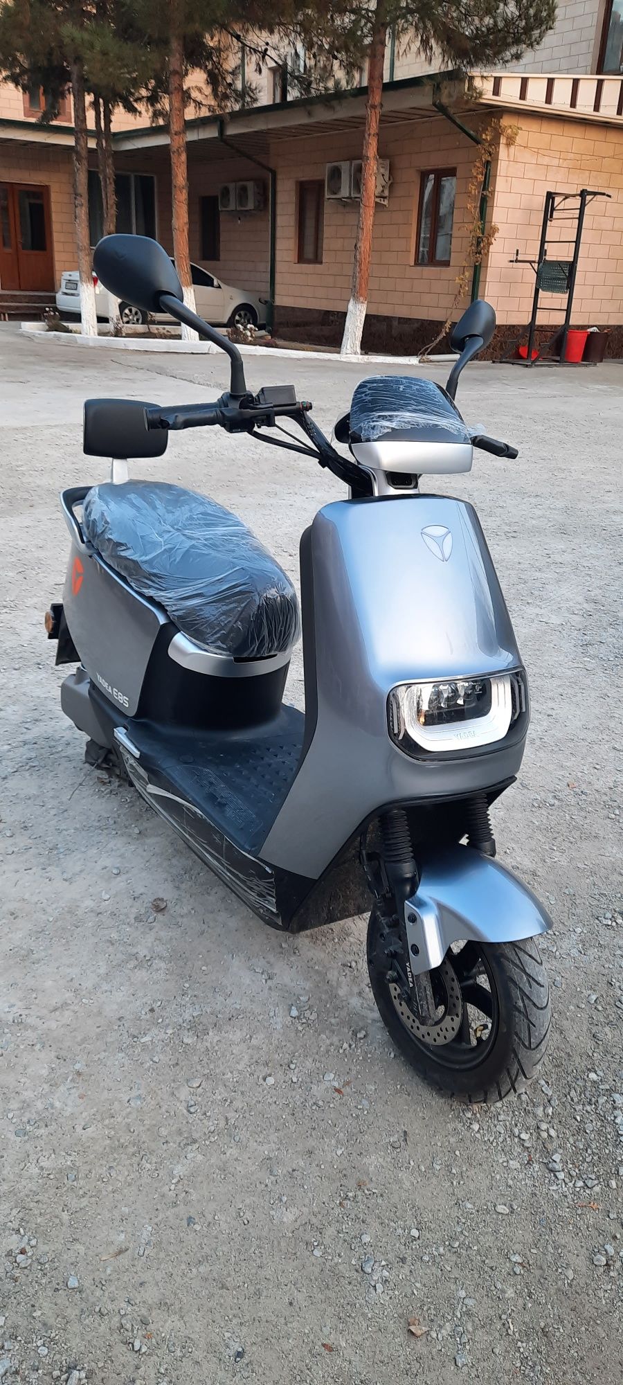 Skuter yadea e8s