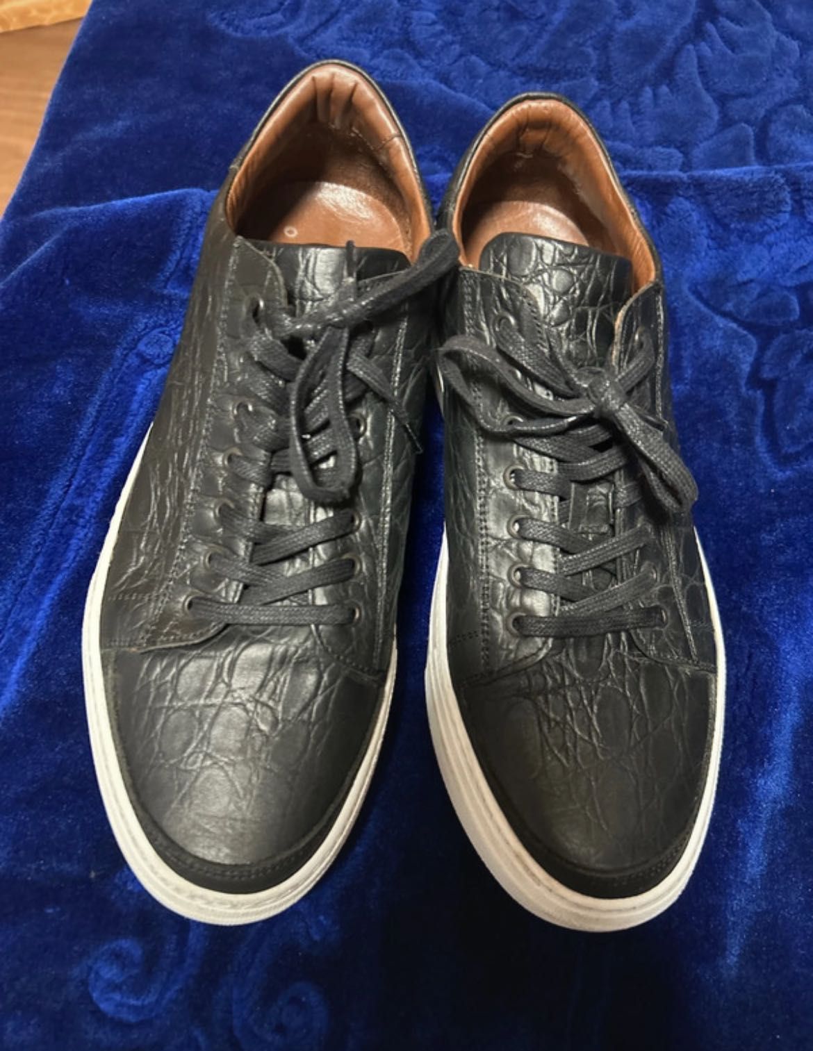 Pantofi stil adidasi