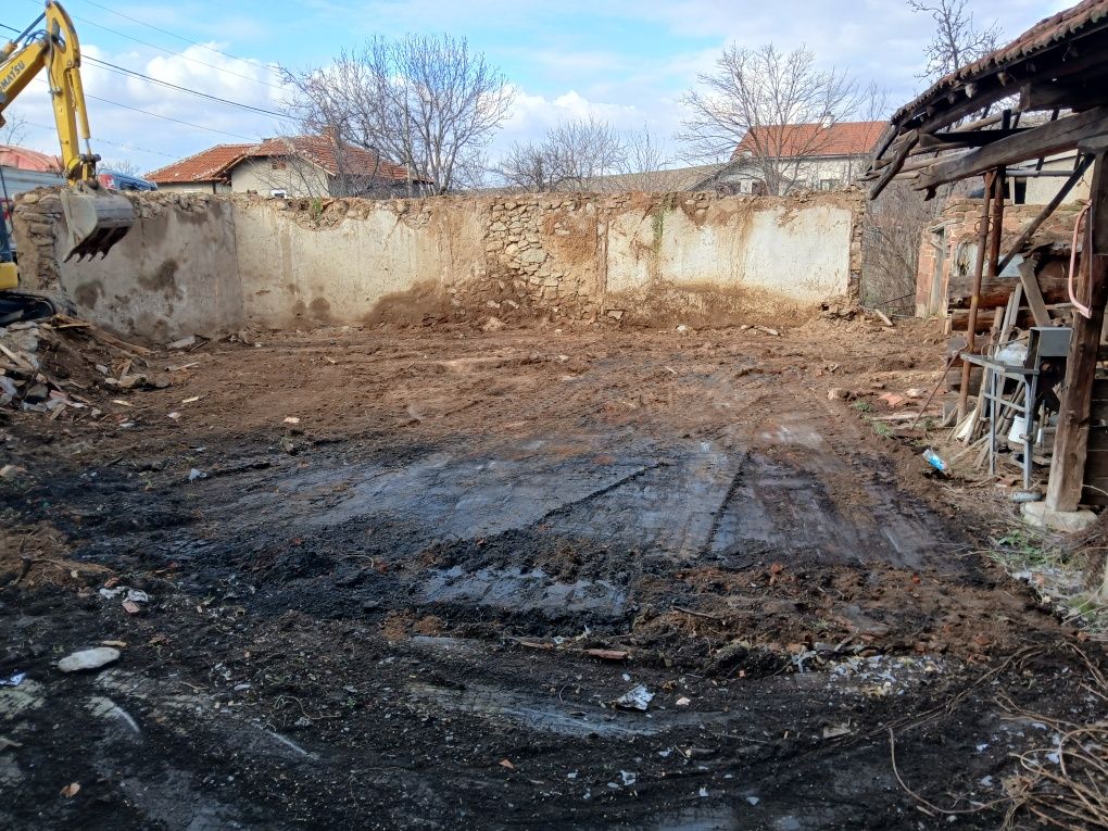 Услуги с Багер и Самосвали  и др. Строителна техника БИК-СТРОЙ ЕООД
