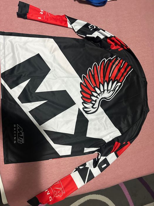 Нова блуза с дълъг ръкав