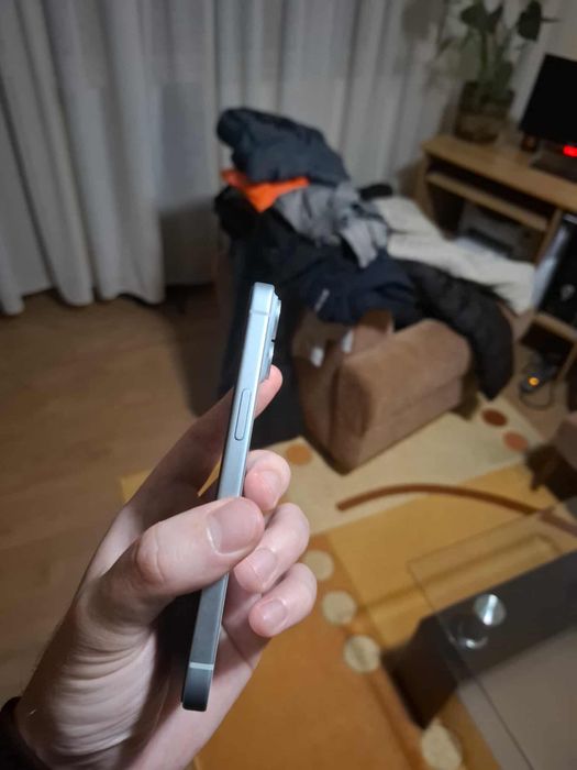 Продавам Iphone 15 256GB Blue