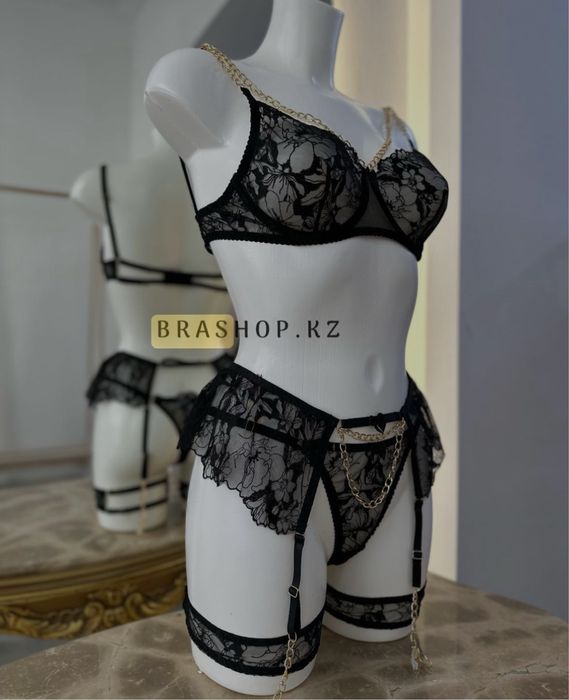 Продается красивый комплект нижнего белья