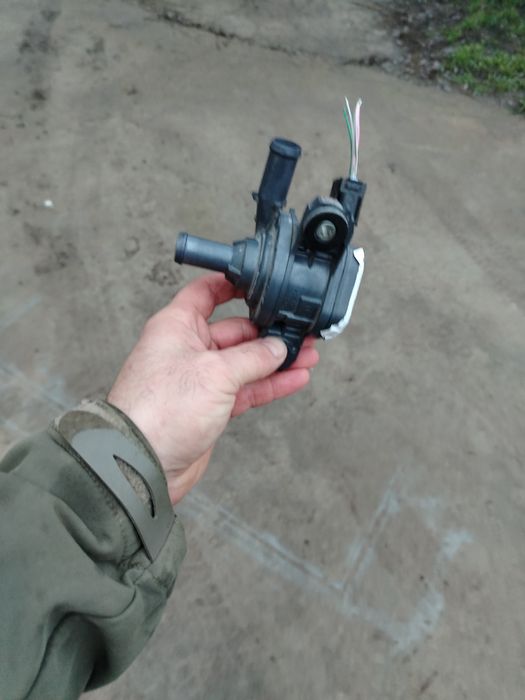 Помпа инвертор тойота/лексус.