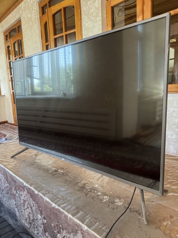 LG televizor 43 duyumli