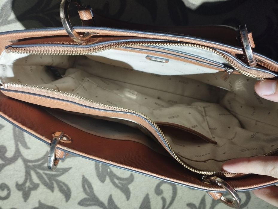 Продам женскую сумку GUESS