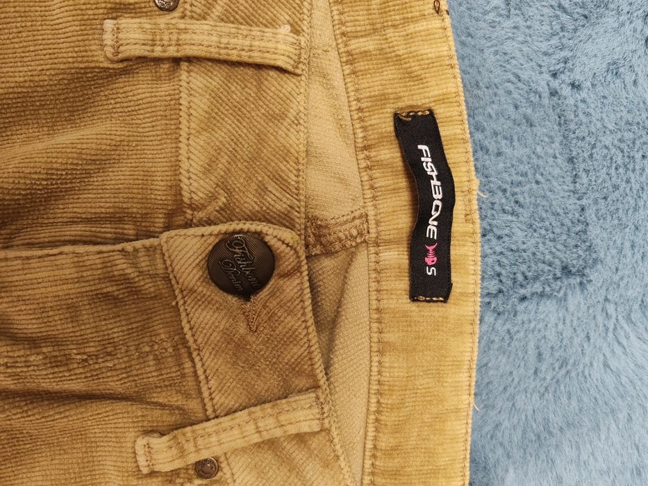 Pantaloni reiați Fishbone