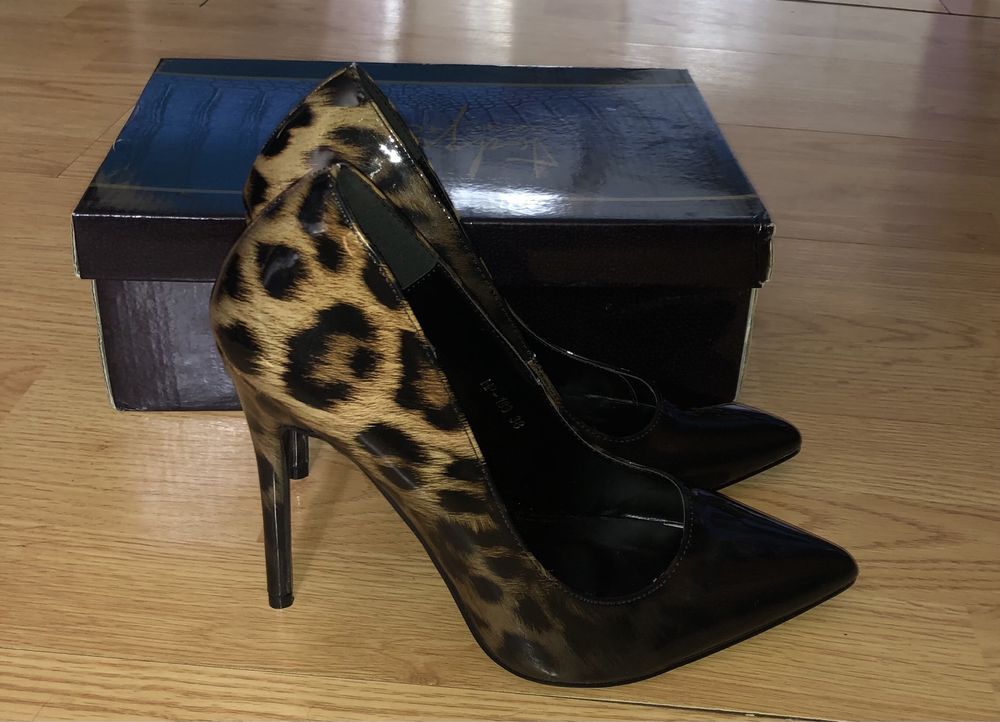 Pantofi cu toc leopard