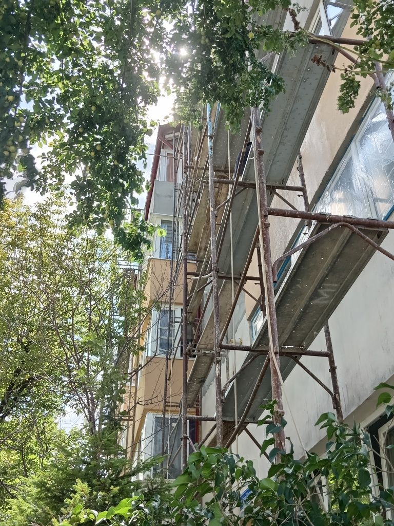 Executam termo izolați și hidroizolații