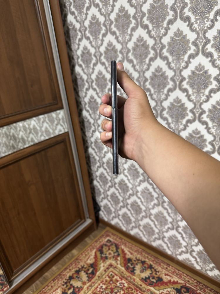 Samsung S10+ 5G 8/256 возможно обмен