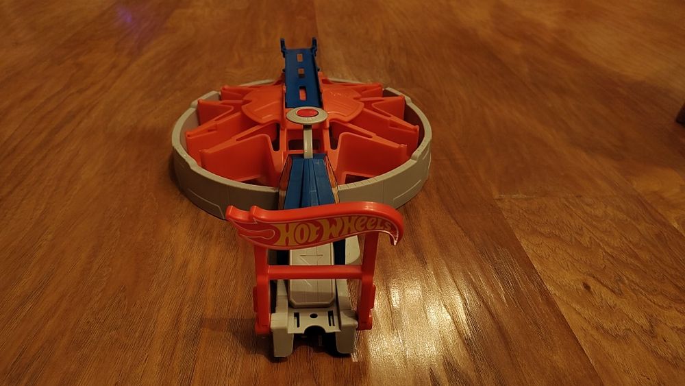 Hot Wheels катапулт