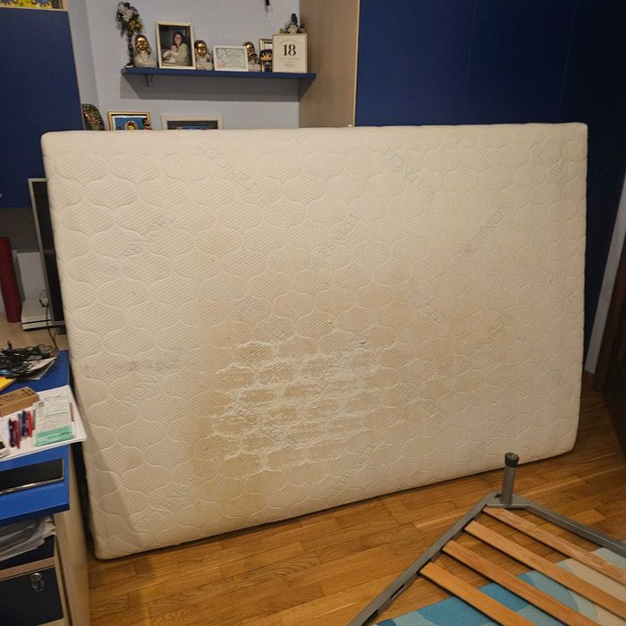 Pat 1,40/2 m, uzat, cu somiera si saltea