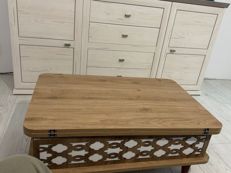 Холна маса с повдигащ механизъм