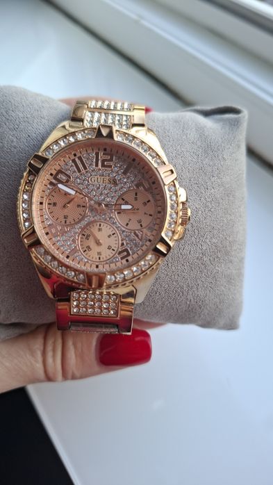 Дамски часовник на Guess